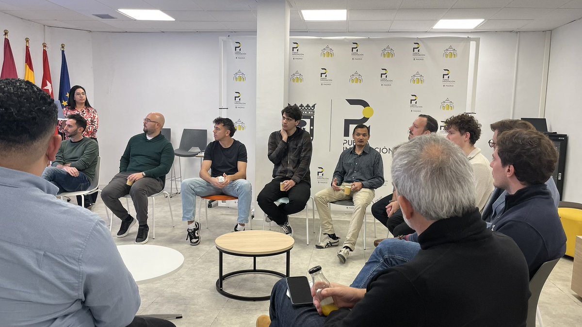 Hoy tenemos #meetup interno con nuestras startups alojadas ☕️

Un espacio para hablar, compartir experiencias y tomarse un café antes de las vacaciones de navidad 🎄