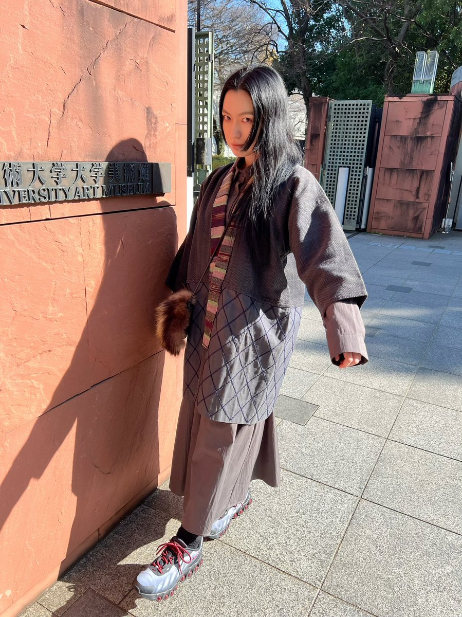 inu1dog1's tweet photo. 妻のダンスの生徒さんの研究と発表を見に、東京藝術大学の博士審査展へ。
あんなに大変な研究と作業に取り組みながら通っていたとは……そして門外漢の私たちではありますが、それでも大変興味深く有益な情報が得られました。
発表を思い返し、妻と美術について議論しながら飲食店を転々とし、最終的にはお子様ランチを平らげて帰宅いたしました。