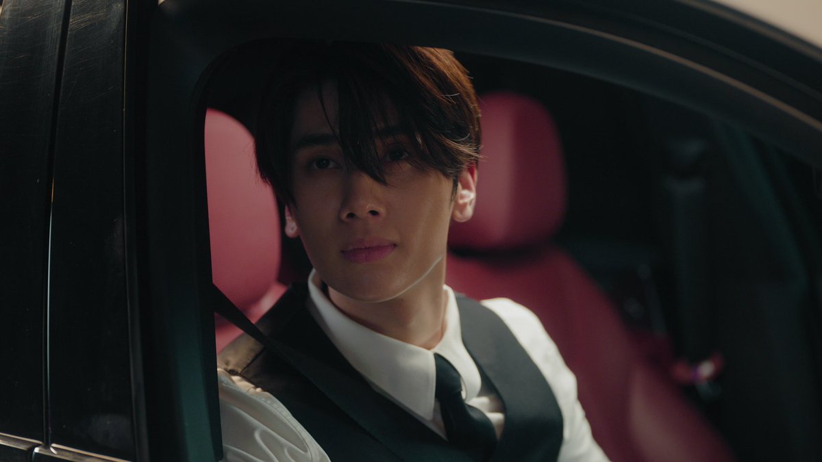 netflixth's tweet image. 🚨#DareYouToDeathEP1 is now streaming worldwide.

ได้เวลาไขคดีเหตุปาร์ตี้สังสรรค์ ไปกับผู้กองเจษ-สารวัตรคามิน ที่เพิ่งย้ายมาใหม่ก็เจอเคสยากๆ ต้อนรับซะแล้ว โมเมนต์ตอนเจอกันครั้งแรกของคู่นี้ จะตึง จะเข้มใส่กันแค่ไหน เรามีนัดกันดูวนไปที่ #NetflixTH

#JoongDunk #ChenRcj #dunknatachai