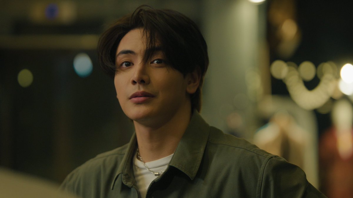 netflixth's tweet image. 🚨#DareYouToDeathEP1 is now streaming worldwide.

ได้เวลาไขคดีเหตุปาร์ตี้สังสรรค์ ไปกับผู้กองเจษ-สารวัตรคามิน ที่เพิ่งย้ายมาใหม่ก็เจอเคสยากๆ ต้อนรับซะแล้ว โมเมนต์ตอนเจอกันครั้งแรกของคู่นี้ จะตึง จะเข้มใส่กันแค่ไหน เรามีนัดกันดูวนไปที่ #NetflixTH

#JoongDunk #ChenRcj #dunknatachai