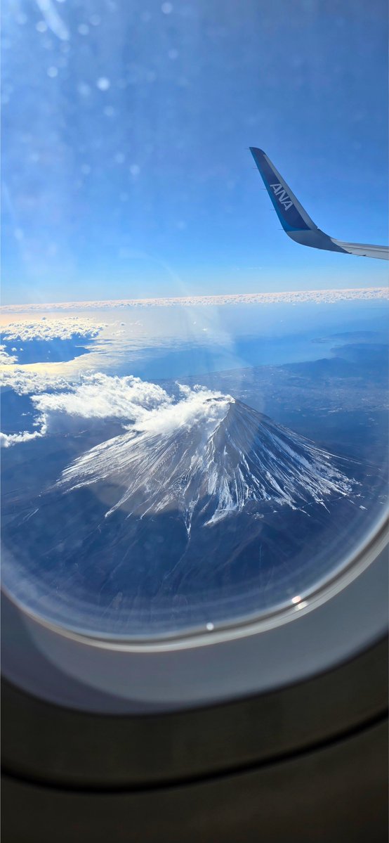 Senananase_Ch's tweet image. この前おしごとで山口県に行った時の飛行機からの写真と戦利品の写真！キレイに撮れたから見てー！📷✨
普段飛行機なんて乗らないからめっちゃ酔った～！お酒では酔わなかった～！
