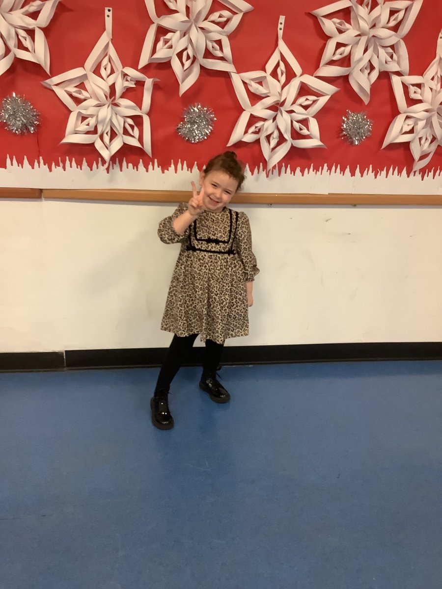 MrsCavanagh1's tweet photo. Primary 1 had a great first school party 🎉🎄🎅 https://t.co/LpJt9q2UT1