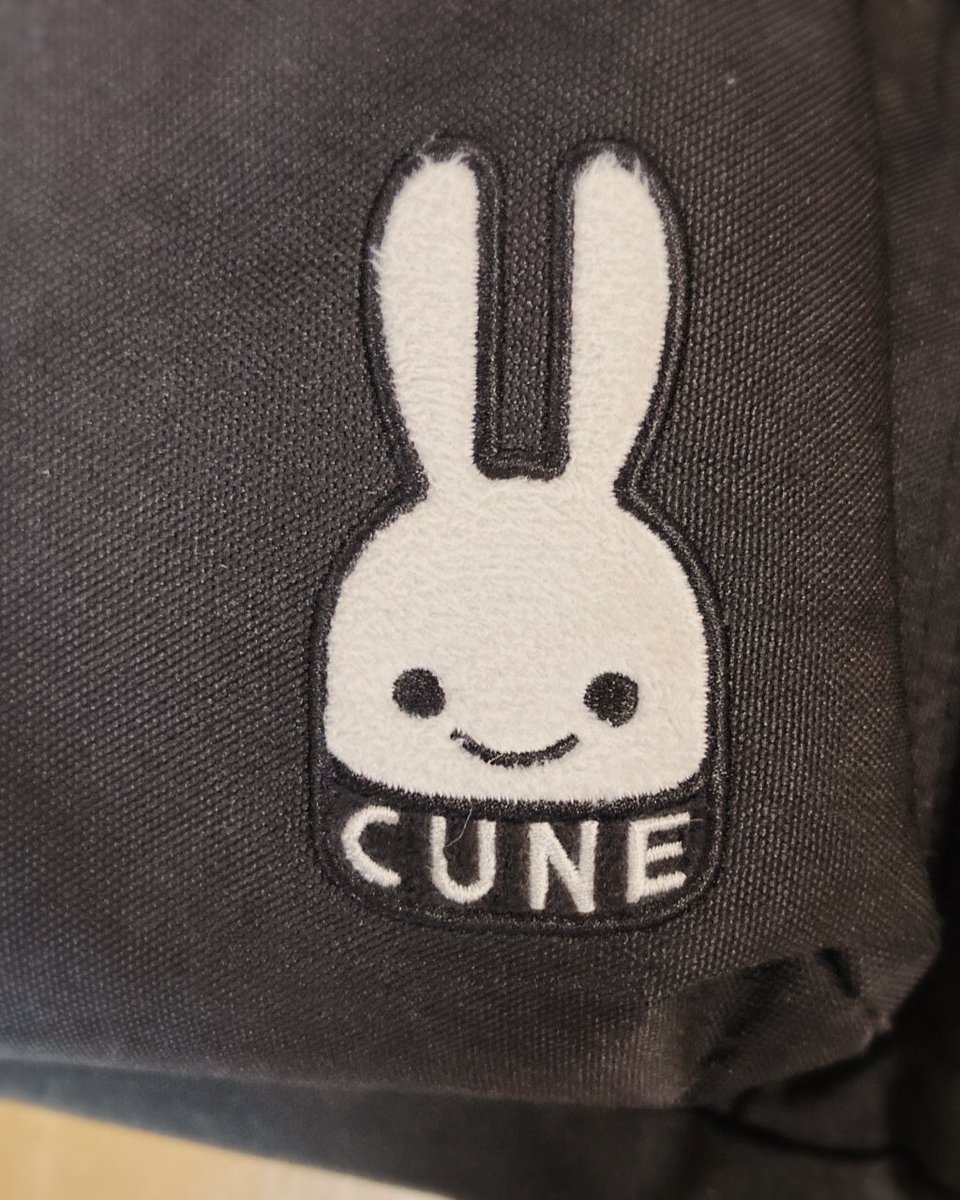 geenecco's tweet photo. うさモノ整理中🐇✨
破れるまで使い倒したお気に入り のリュック サック🎒
#CUNE 
#うさぎ
#うさぎ雑貨 https://t.co/nlW2nhKvci