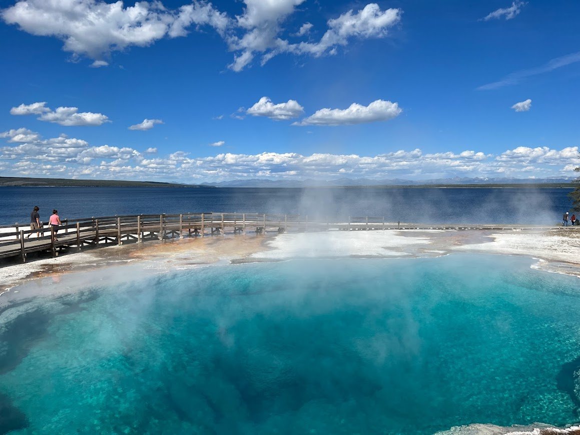 jjmmli's tweet photo. Do you have a picture of the colour blue ๐
Captured in the Yellowstone National Park. https://t.co/QoZwpXkjvt