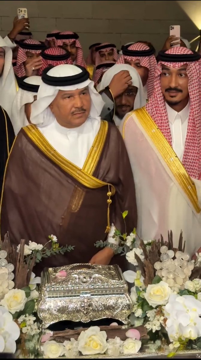 صور و تفاصيل جميلة ،
من حفل عقد قران بدر أبن فنان العرب الاستاذ محمد عبده💍❤️
 #محمد_عبده #أبو_نوره