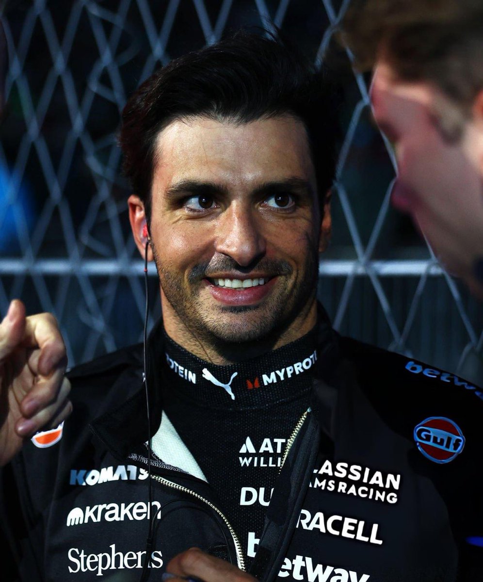 i NEED the black race suit back next year