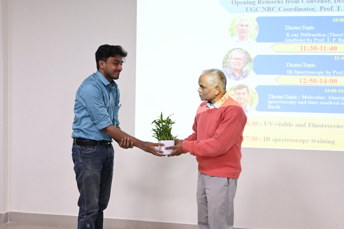 socuoh's tweet photo. School of Chemistry, UoH, conducted a three-day National Workshop for Practical Training on Steady State and Time Resolved Absorption, Emission Spectroscopy and Imaging. 

Day 1 Vibes 

#learning 📖💡
#workshopvibes 👨‍🏫 https://t.co/mDiWNlTQe4