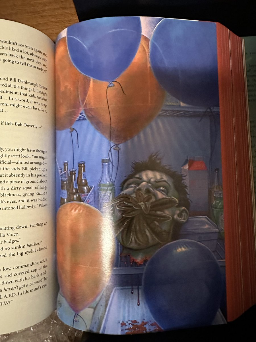 BLlF03aEYvObSAI's tweet photo. とても嬉しい!親愛なるStephen King先生のサイン入りのITの本が届いたよ!挿絵の画家の先生のサインもついてて豪華!久しぶりに感動した。
#IT
#ITWelcomeToDerry
#StephenKing
#GlenOrbik
#AlanM
#ErinSWells https://t.co/C4fqxPwKOX