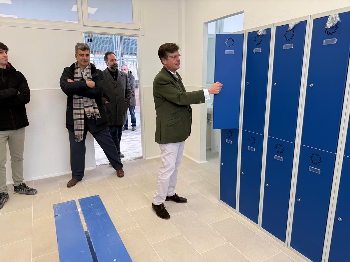 Mtnezparamo's tweet photo. 📍IDB Las Tablas Fromista, visitando trabajos finales de ejecución de la nueva cubierta y nuevos vestuarios que van a permitir un mejor uso por todos los públicos de estas fantásticas instalaciones,inversión de más de 8️⃣2️⃣0️⃣.0️⃣0️⃣0️⃣ euros de inversión ejecutada por @JMDFuencarral https://t.co/SyUXuDJrlI