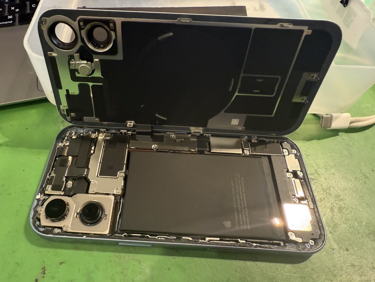 iPhone 17 メンテナンス作業】 🔸症状：電源ボタンの押し感がおかしい