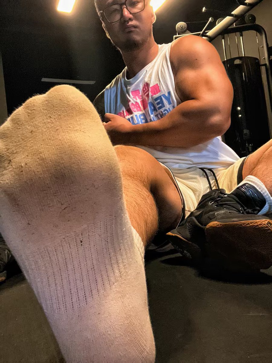 黑皮臭脚猫 tweet media