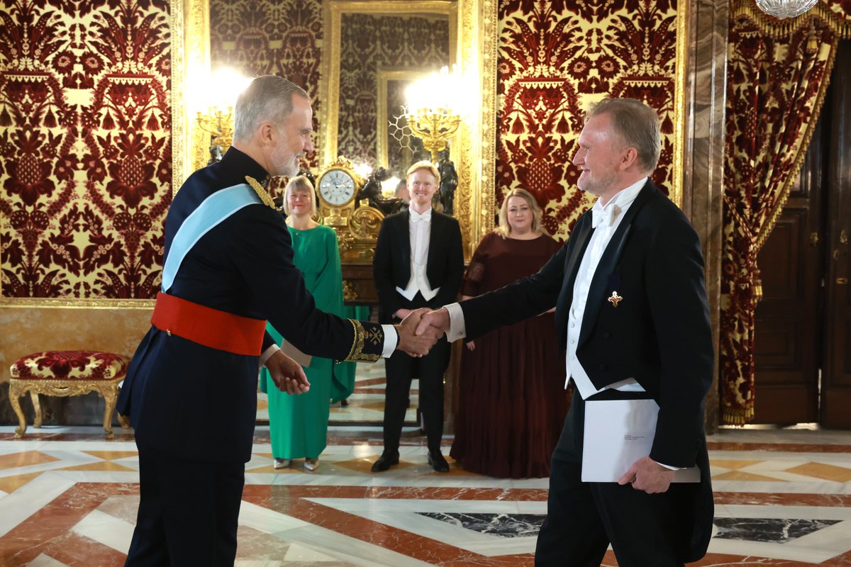 CasaReal's tweet photo. El Rey recibe, en el Palacio Real de Madrid, las Cartas Credenciales del embajador del Reino de Noruega, Lars Andersen.

➡️https://t.co/uU0JxUhj9S https://t.co/xOJAQw1NMV