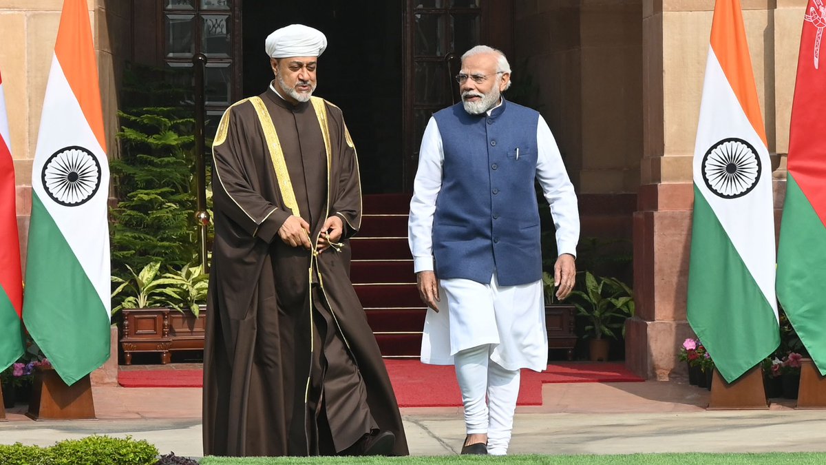 FortuneIndia's tweet image. 🚨 India-Oman Comprehensive Economic Partnership Agreement (CEPA) signed a short while ago.

For more news &amp;amp; updates, visit 🔗 fortuneindia.com

#IndiaOman #CEPA #Economy #Geopolitics