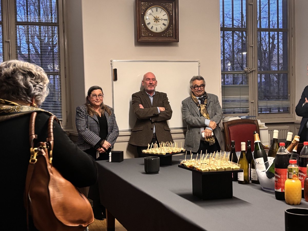 Inauguration de la salle Montaigne – Cour d’appel de Riom, en présence du Bâtonnier Terriou, de Monsieur le Premier Président et de Mme la Procureure Générale.
Une inauguration placée sous le signe du dialogue institutionnel et de la coopération entre les acteurs de la justice.