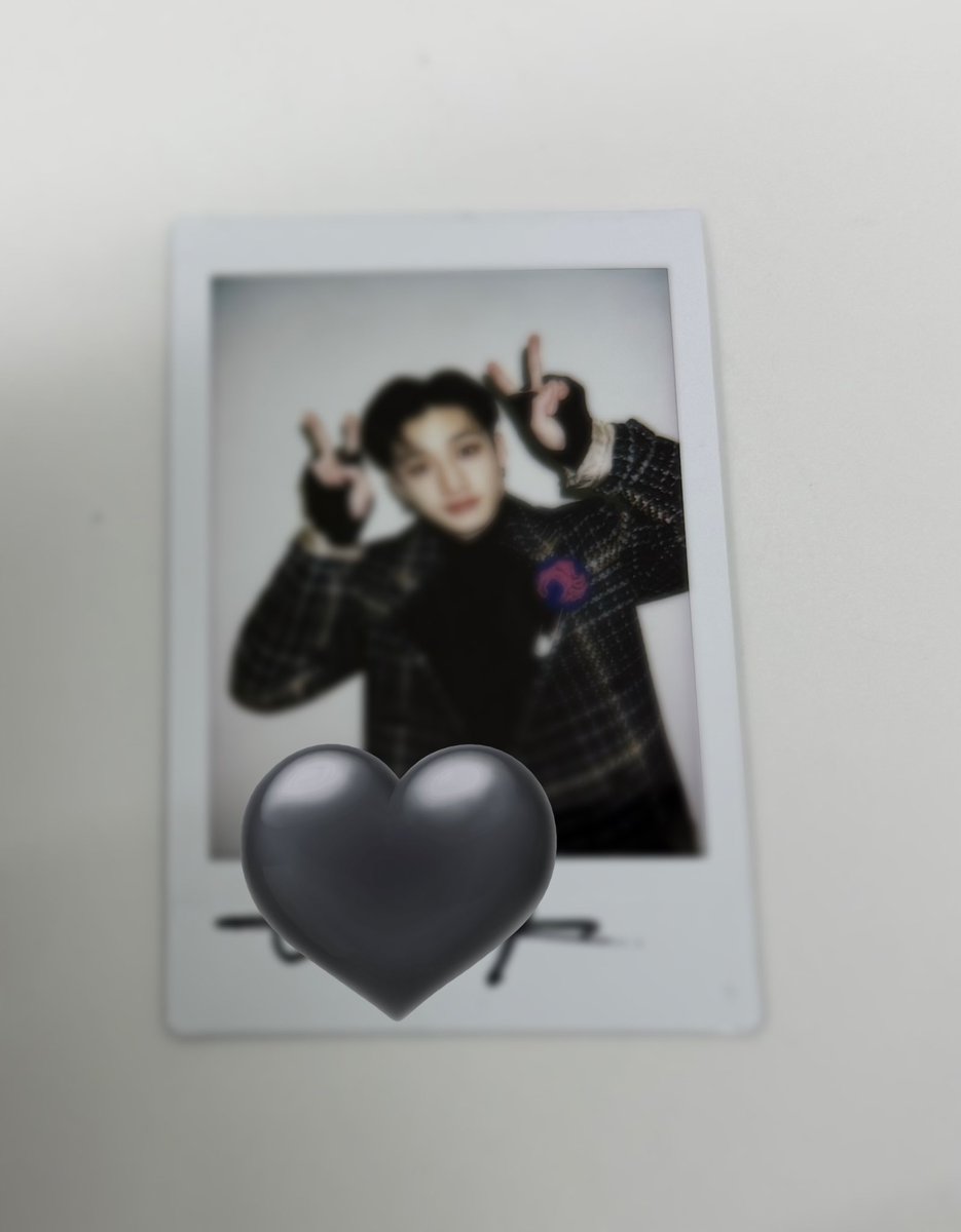 StrayKids StrayKids 🩶🖤バンチャン🖤🩶 There MV衣装 直筆サイン入り