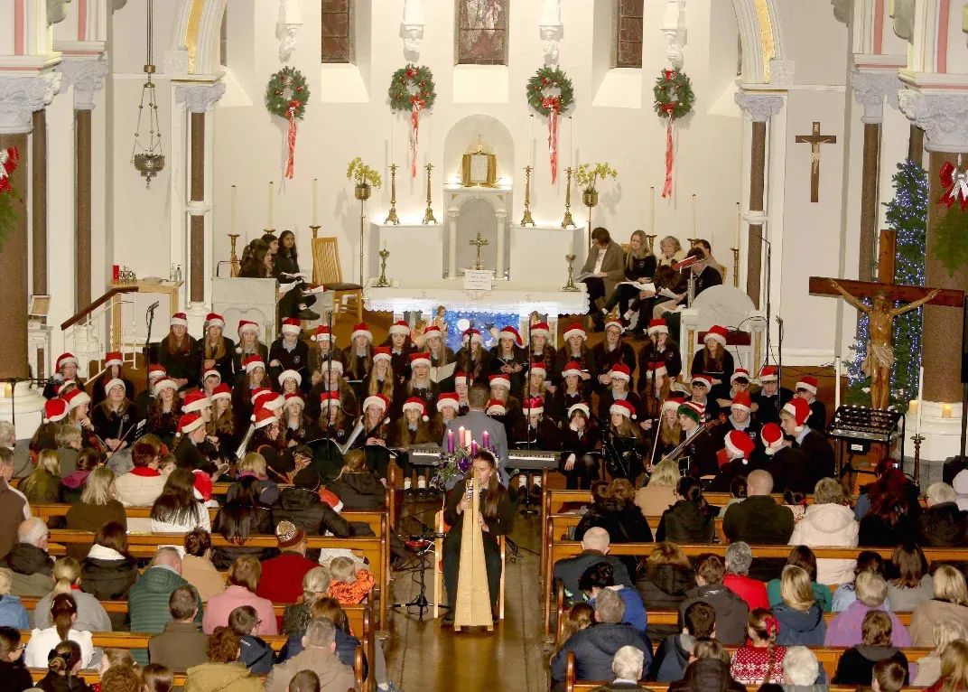 stbrigids_LR's tweet photo. 🎶✨ A wonderful evening of music &amp; community ✨🎶
Well done to the students of St. Brigid’s College on a beautiful Christmas Carol Service in Loughrea Carmelite Abbey. 🎄

Thanks to all involved — €1,360 raised for St Vincent de Paul. 💙 https://t.co/lEUemrPeqU