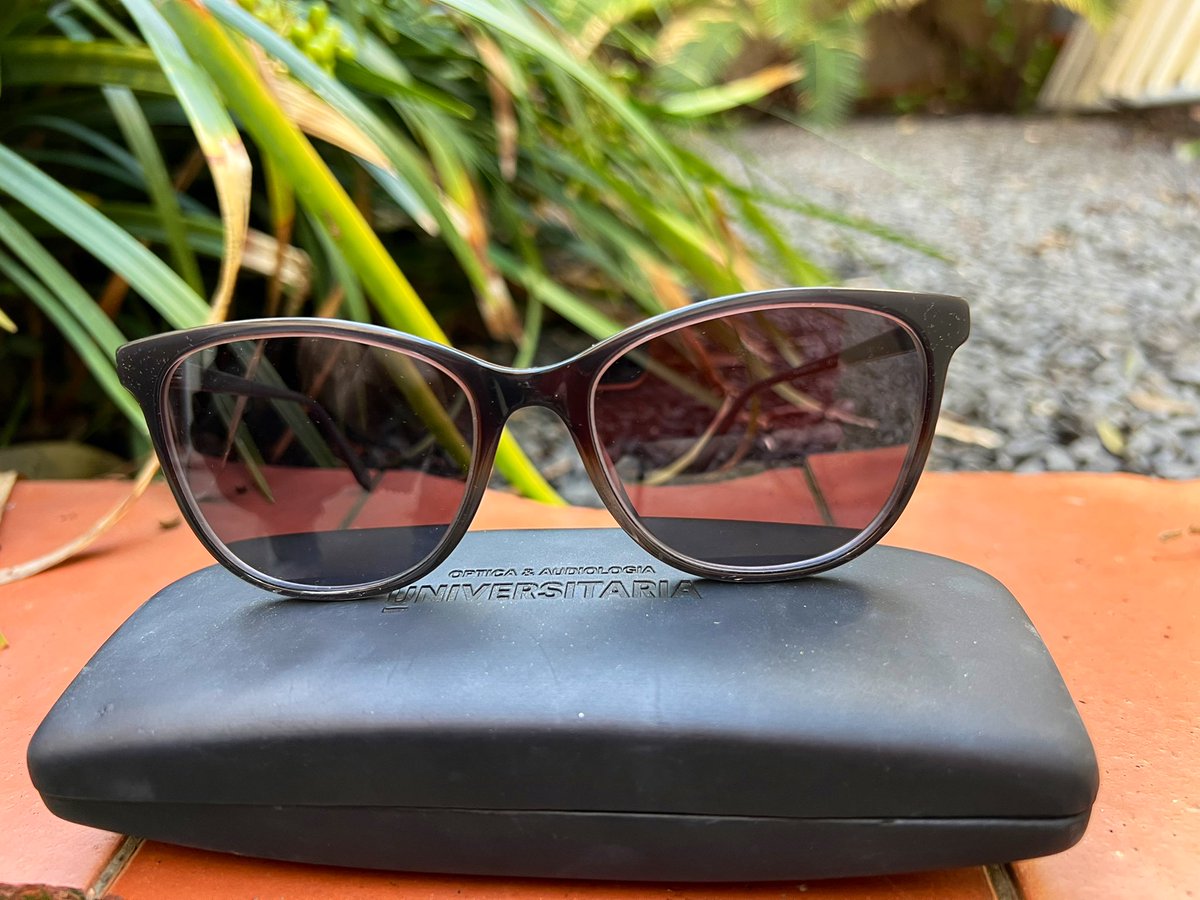 Hemos conseguido devolver muchos objetos perdidos, pero estas gafas de sol graduadas olvidadas en el estudio de <a href="/OT_Oficial/">Operación Triunfo</a> siguen sin reclamar 😎 Las tenemos guardadas en nuestras oficinas. Si son tuyas, contacta con nosotros.