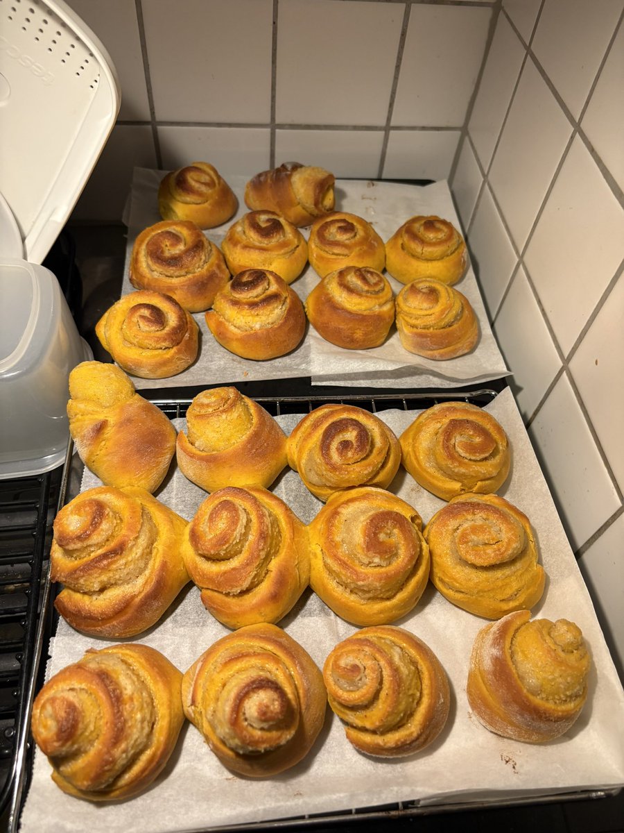 itsSSchroeder's tweet photo. Prepared some homemade Swedish saffransbullar for my last #Fika at AstraZeneca Göteborg #ChemistsWhoCook https://t.co/OZPCCYKpsN
