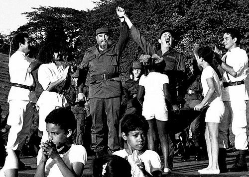 MinfarC's tweet photo. 🇨🇺 Cuba sigue diciendo AHORA SI GANAMOS LA GUERRA.
Aquí no hay victorias para los enemigos.
#100AñosConFidel https://t.co/LLJFxN5tmT