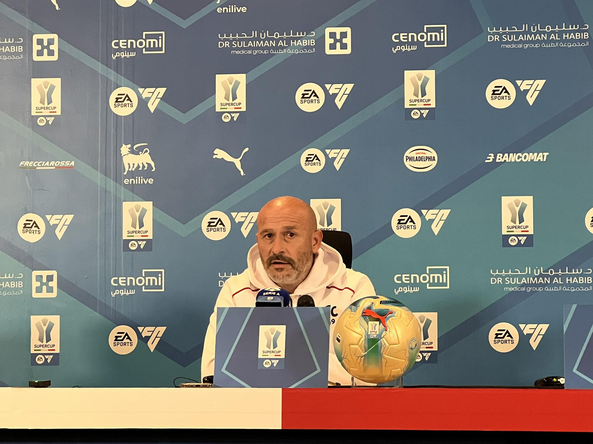 فينشينزو إيتاليانو مدرب فريق بولونيا في المؤتمر الصحافي: -غداً سنرى العديد من الجماهير التي تريد رؤيتنا في الملعب، لذلك سنبذل كل الجهد ليشاهدوا التطور الذي وصل له فريقنا. #بولونيا_إنتر_ميلان 