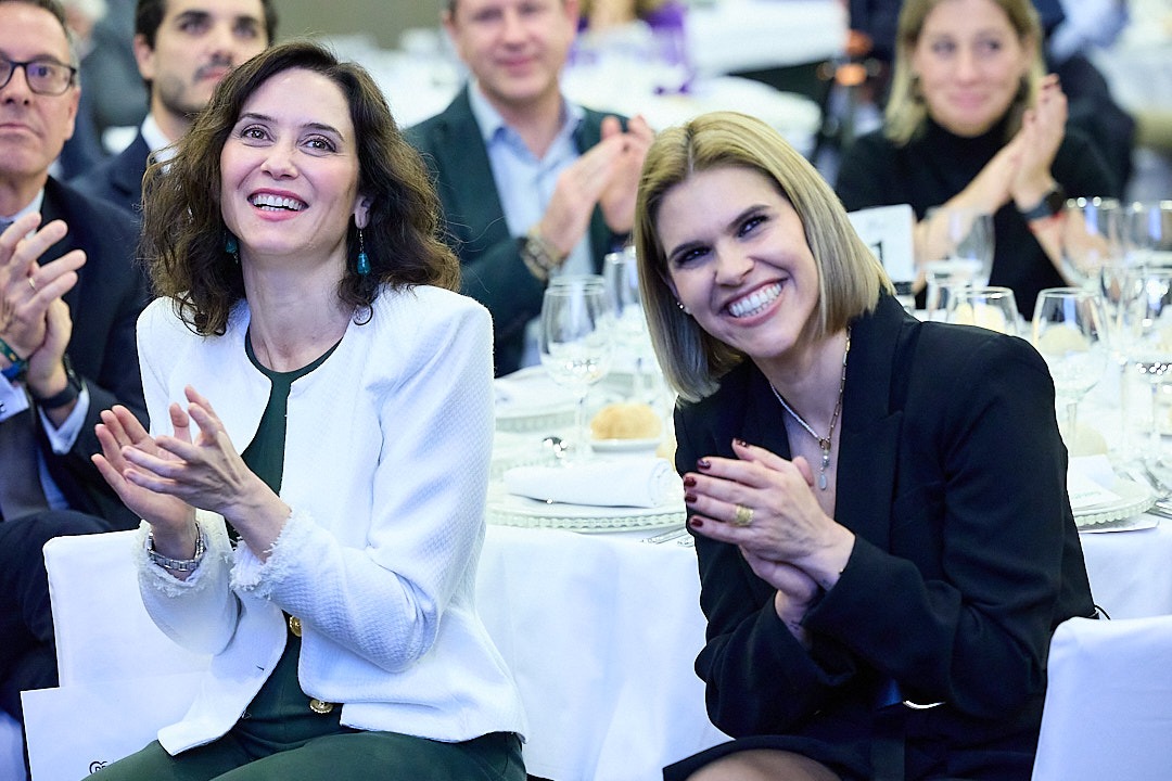ppdealcala's tweet photo. 🎄 Ayer celebramos la tradicional Cena de Navidad del @ppdealcala, un encuentro marcado por la ilusión, la unidad y el compromiso de afiliados y amigos.

Nuestra alcaldesa y presidenta del PP de Alcalá, @JudithPiquet, junto a la presidenta de la @ComunidadMadrid y el @ppmadrid, @IdiazAyuso, nos acompañaron en una noche especial para reconocer el trabajo y la dedicación de nuestra organización a lo largo de todo el año.

Gracias a todos los que formáis parte de este proyecto. Cerramos el año unidos y con la mirada puesta en 2026. 🤍
