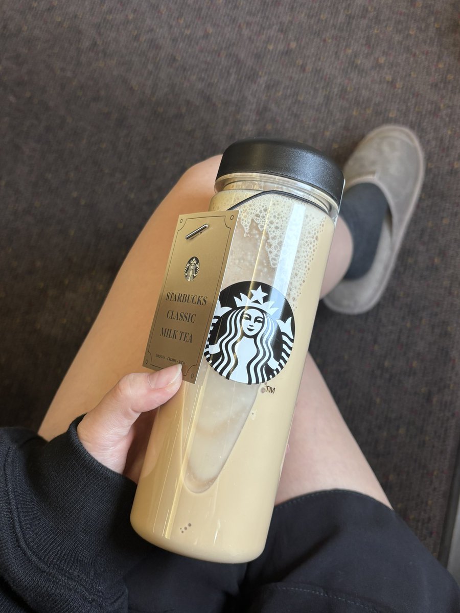 n_0530_'s tweet image. これガチで美味しい、いつも空港でボトル買って帰りにがぶ飲みするやつ！！しかもボトル再利用できるしかわいい