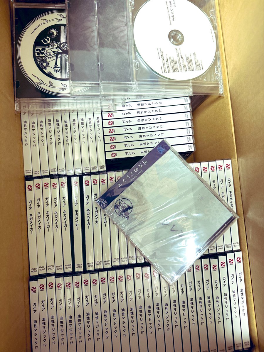 Kento_LABORAT's tweet image. 212枚の[-]MAKER(and more…)と暮らしています。

た　す　け　て　く　だ　さ　い。