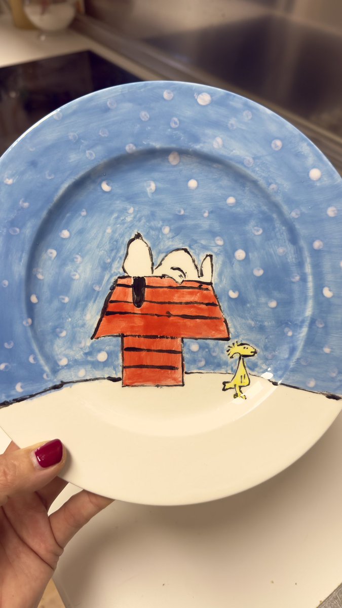 Raquelstrr1's tweet image. Mi hija pequeña (14 inviernos tiene ya)me ha hecho en su clase de arte este plato tan ideal,ella dice q está fatal,pero a mí me parece el más bonito q he tenido en mi vida!🥰🐾