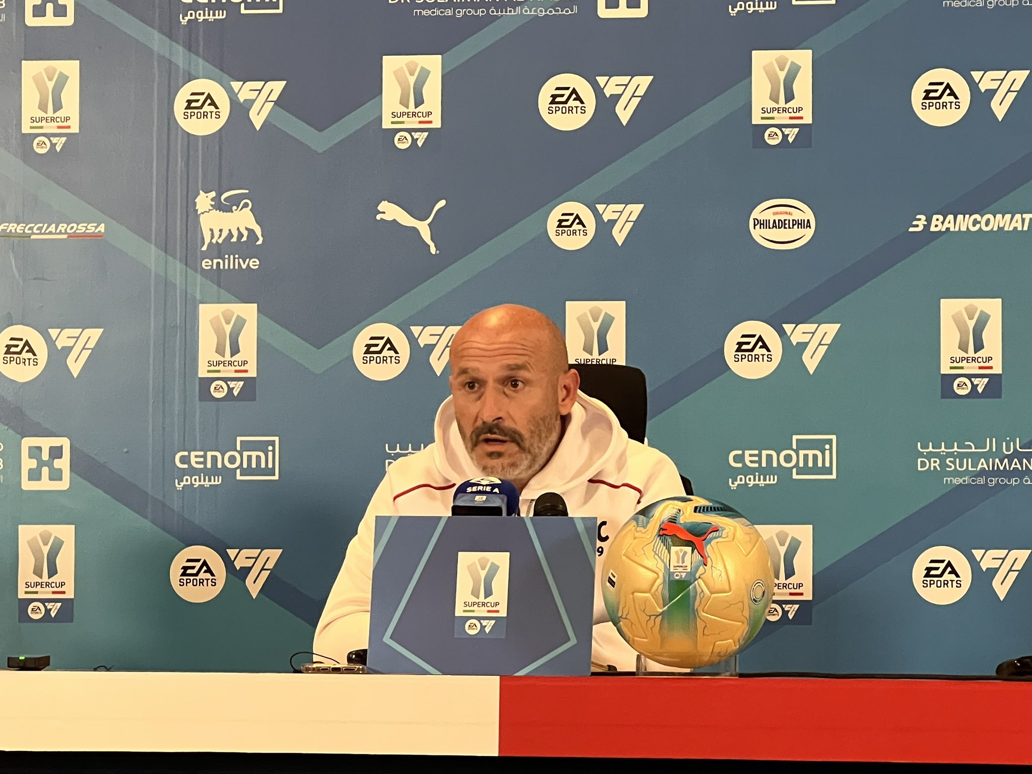 فينشينزو إيتاليانو مدرب فريق بولونيا في المؤتمر الصحافي: -مواجهة الفرق الكبرى تفيدنا في تحسين مستوانا، وغداً سنحاول تصعيب الأمور على الإنتر، وأن لا نقدم لهم هدايا بإرتكاب الأخطاء. #بولونيا_إنتر_ميلان 