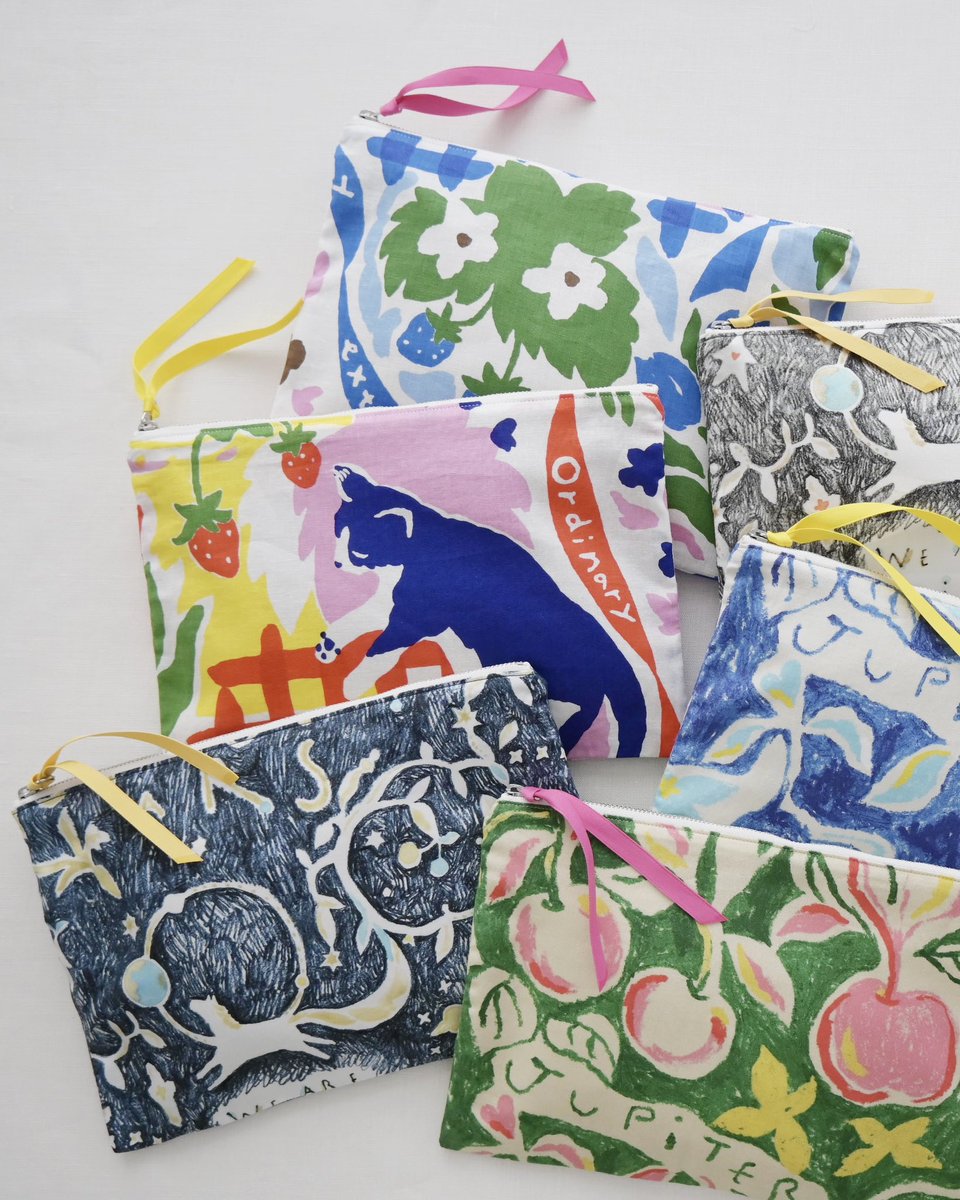 プレゼント人気2番目のポーチ

明るいテキスタイルが、バッグの中で目に入るたびにちょっと嬉しくなる存在🫧

大きさは、フラットM/Lとマチ付きの3サイズ展開

今日の夜のご注文分まで、送料&amp;ラッピング無料でお届けします🦌🎄

manamisakurai.stores.jp/?category_id=5…