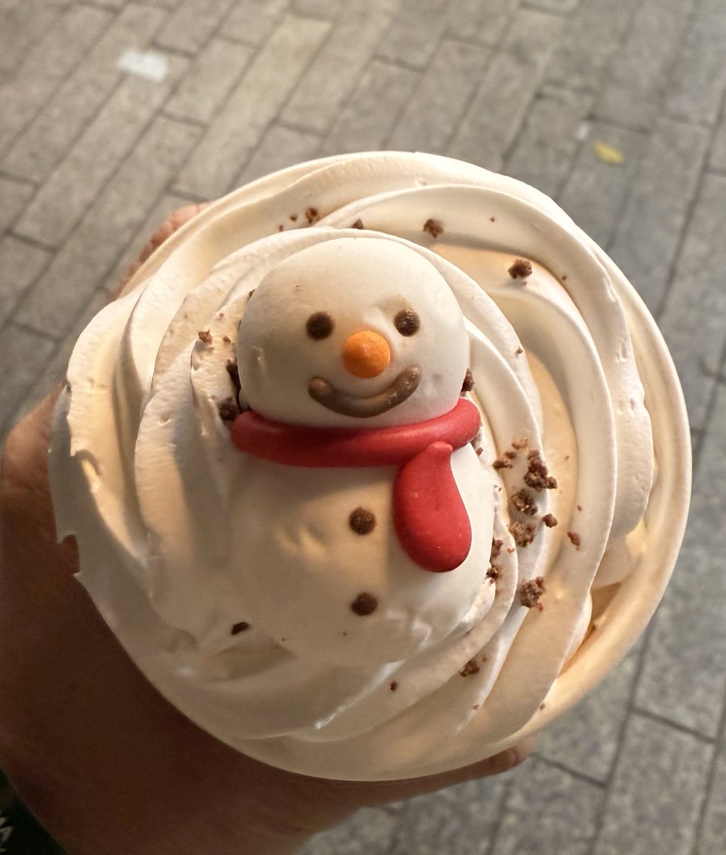 Xmasマーケットで気になっていた
ヨガサンタ🎅
1回目は見送ったんだけど…
2回目はさすがに見送れず
連れて帰ってきた😚

ポケモンエリアも賑わってた⚡️
この空間をイヌ君にも
届けたいと思ってしまう😌💕

ホリデーシーズン🌟🎄
楽しめてるといいな🫠🤍✨

#ナイヌ #나인우 #NaInWoo
#ヨガサンタ