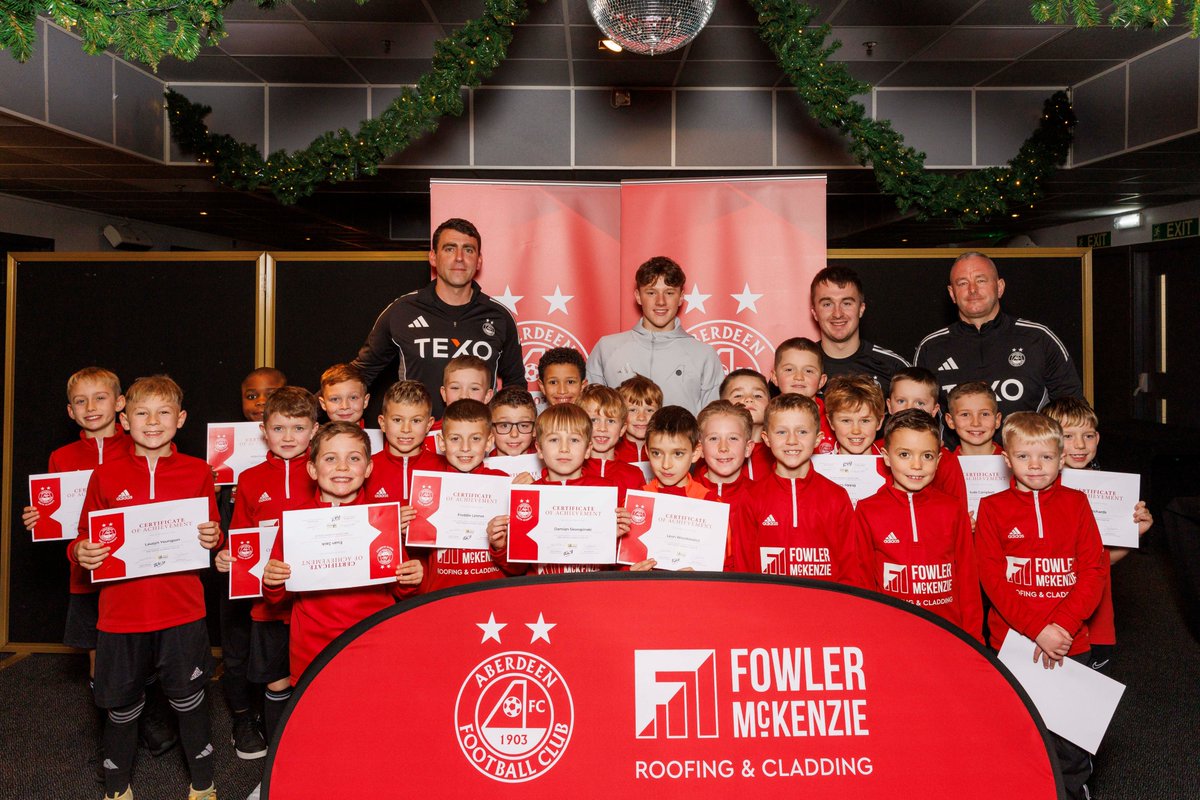 We held our Pre-Academy Graduation night last week at Pittodrie where Dylan Lobban was there to hand over the boys Graduation certificates. 
Well Done boys! 
Big thanks to our Pre-Academy sponsor <a href="/FowlerMcKenzie/">Fowler McKenzie</a> for supporting the programme.