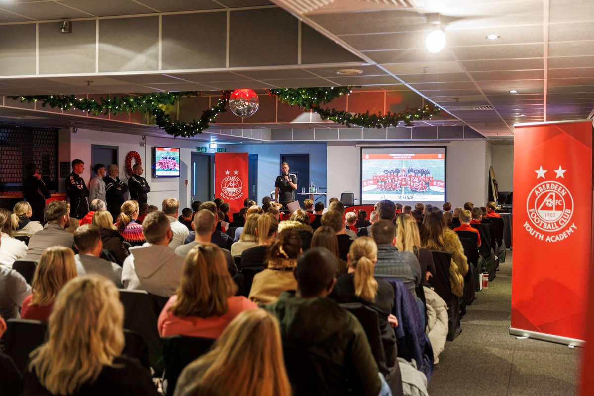 AberdeenFCYouth's tweet image. We held our Pre-Academy Graduation night last week at Pittodrie where Dylan Lobban was there to hand over the boys Graduation certificates. 
Well Done boys! 
Big thanks to our Pre-Academy sponsor @FowlerMcKenzie for supporting the programme.