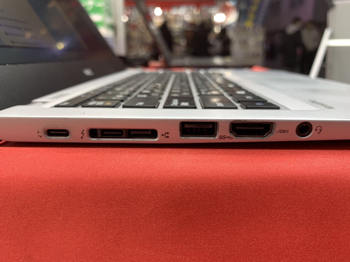 PCcomfullAKB4's tweet photo. 秋葉原4号店5周年記念セール!
③【PC-VKT16BZG4】
激安のWin11入りノート!CPUは第8世代のi5なので、ネットや事務用途、ネトフリ等も快適に動いちゃう♪
コンパクトな12.5インチワイドで持ち運びしやすく、薄型でカバンにすっぽり!スマートなType-C充電もGood⚡️
15台限定!
#NEC #VersaPro #VKT16 https://t.co/J9TvlTZtKn