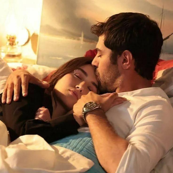 سقيت........

من خمر شفتيها.........

ولم أرتوي .....

لأن ظمأ بداخلي.............

كثير......

وأنا مازلت بالحب.........

يا سيدتي فقير ......

 أمام.....

 حسنك يرتعش.........

 القلب و لا ....

أحسن التصرف أو التدبير.....
قلمي