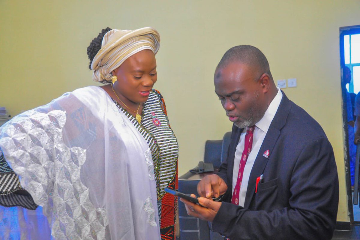 NACANigeria's tweet photo. Handing over of the donated oxygen cylinders and pulse Oximeters from NACA led by the Director General; Dr. Temitope Ilori under the Global Fund supported Grant to Federal University of Health Sciences, Ila Orangun, Osun State.
#naca #endaidswithnaca #aidsfree #HIV #hivprevention https://t.co/leFW3PDFqy