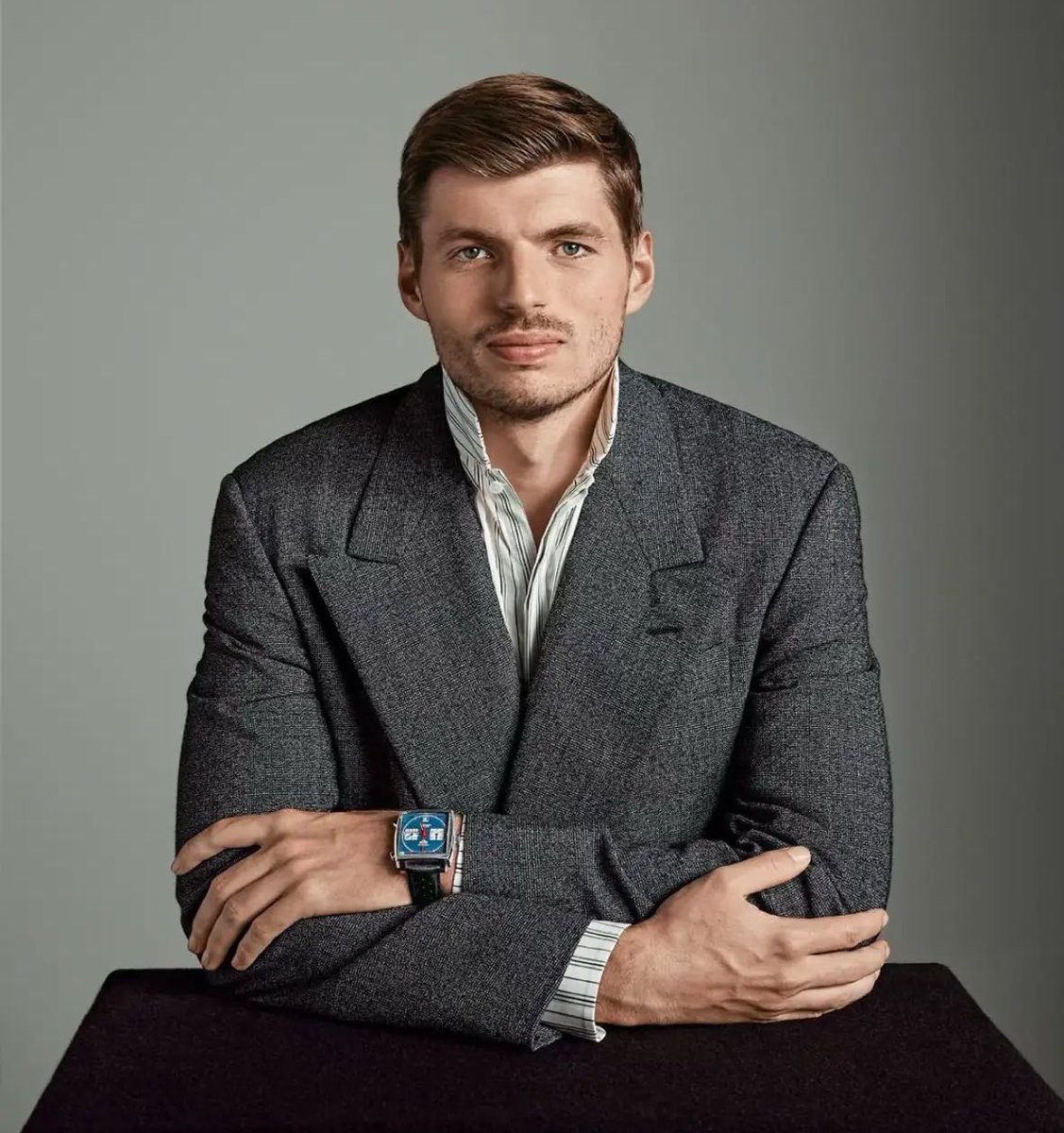 Ca fait bizarre. C'est comme croiser ton prof de sport en habits de ville alors que tu l'as toujours vu en survête-baskets.