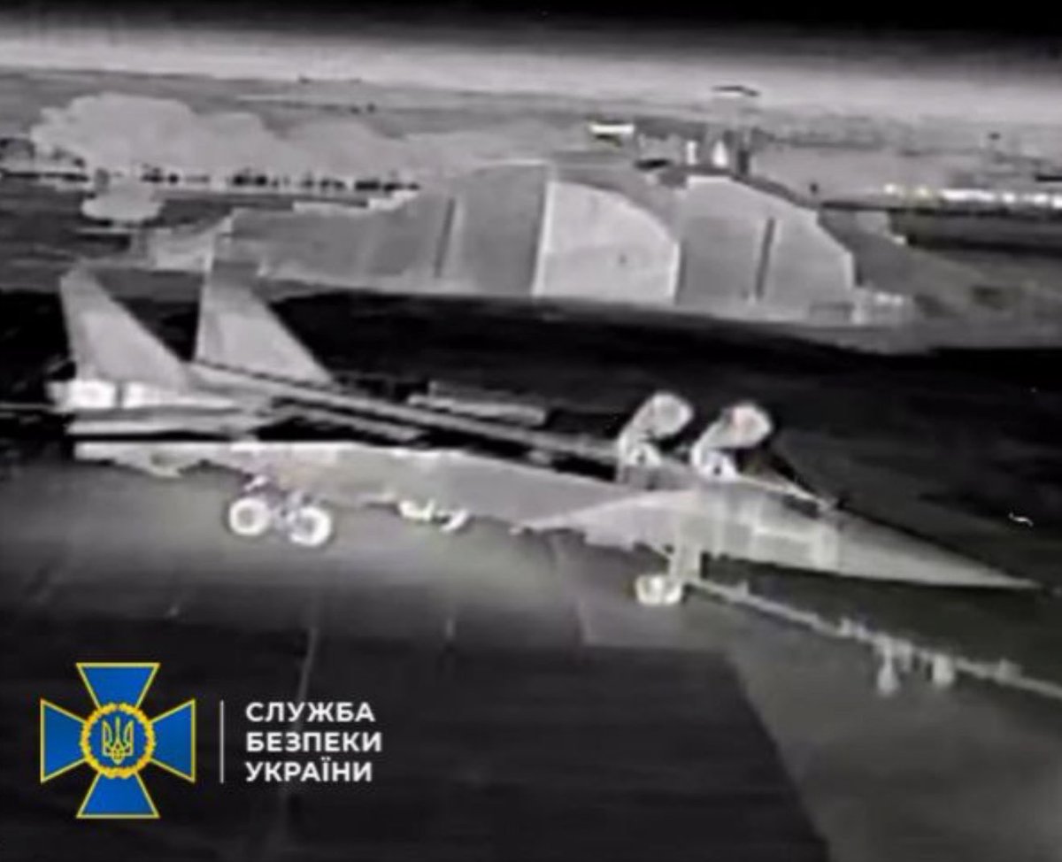 Osinttechnical's tweet image. Ukrainian attack drones raided the Russian-occupied Belbek airbase in Crimea overnight, destroying aircraft and air defenses. 

Seen here, a Ukrainian drone prepares to slam into a Russian MiG-31 fighter.