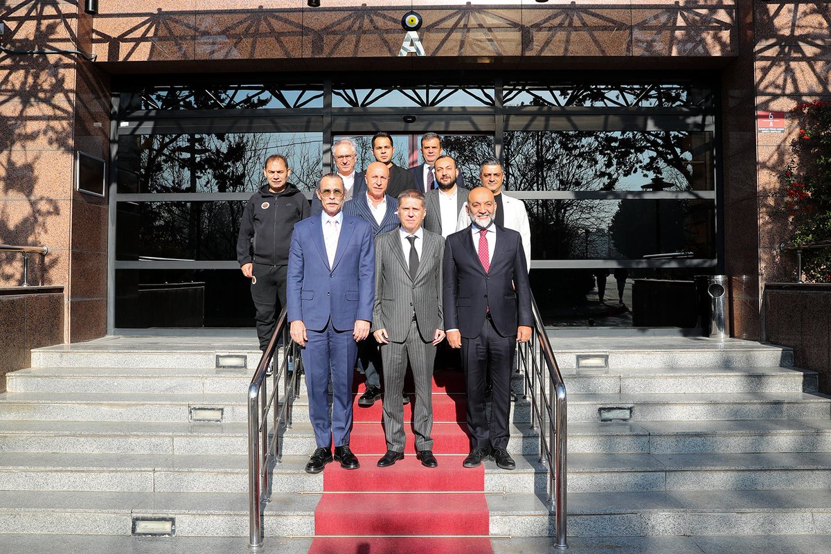 Erdal Beşikcioğlu’ndan Hayırlı Olsun Ziyareti

Etimesgut Belediye Başkanı Erdal Beşikcioğlu, Başkanımız Haydar Arda Çakmak’ı makamında ziyaret ederek ‘hayırlı olsun’ dileklerinde bulundu.

🔗bit.ly/4q8quim