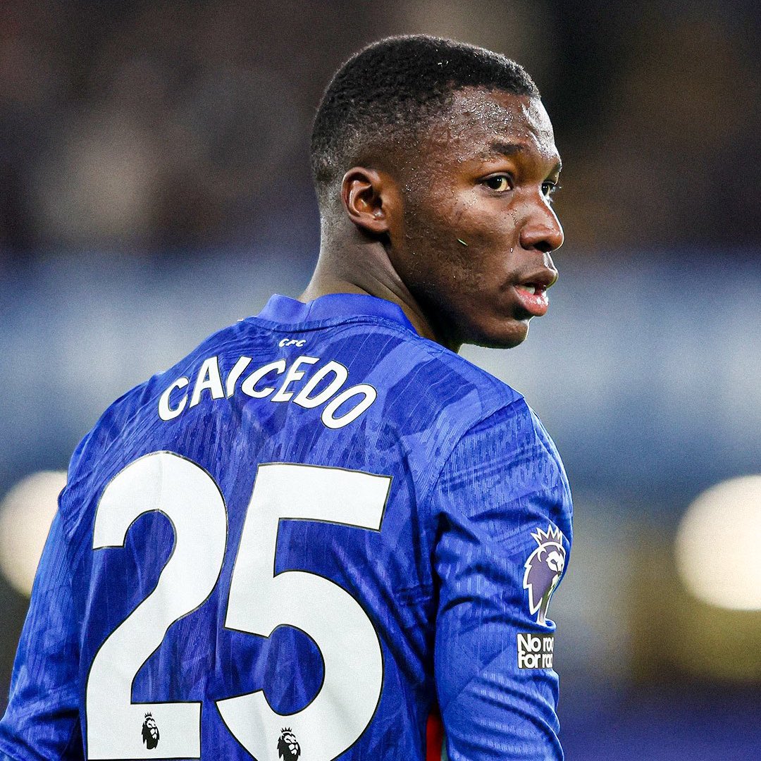 RMadrid_actu's tweet photo. 🚨💣| 𝐁𝐑𝐄𝐀𝐊𝐈𝐍𝐆: Des grands agents ont PROPOSÉ des TOPS JOUEURS au Real Madrid : 

- Vitinha (PSG) ✅
- Caicedo (Chelsea) ✅

❌ Cependant, le Real Madrid n'a PAS CALCULÉ ces propositions.

@Pablo_Gallego__ @lejournaldureal https://t.co/Dz1SB8J5Rs