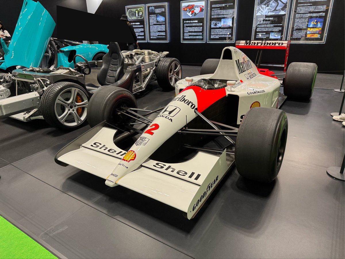 JapanMoblityShow 会場で二台のマクラーレン・ホンダが見られて、気分