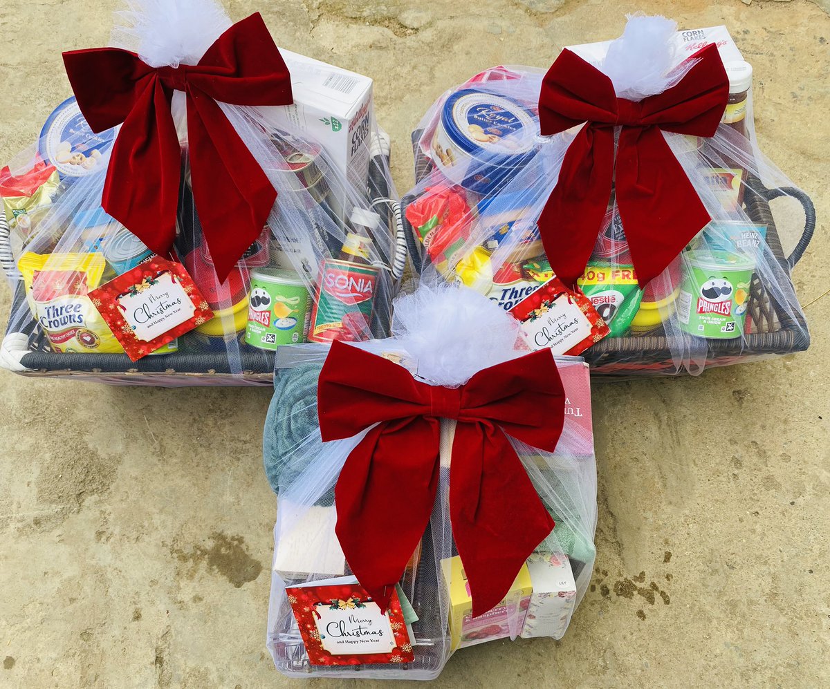 ITs_Platter's tweet photo. Good morning beautiful people 😘

Some of the hampers that went out this morning. 

Grocery hamper content : 
Custard 
Cornflakes 
Cookies
Tin tomato 
Corned beef 
Milk 
Milo
Spaghetti (2)
Sardine (2)
Sweet corn 
Baked beans 
Pringles 
Peanut butter 
Soya oil
Ketchup 
Oat 
Sugar 
5kg rice
Wine

Greeting card

Price : 70,000

Delivered to Lekki and Ikeja 

I am still taking bookings 

WhatsApp link in bio 
DM is also active 

@khanofkhans11_ @oku_yungx @nosafk 
@sledge_baba 

Kindly help to repost 🙏