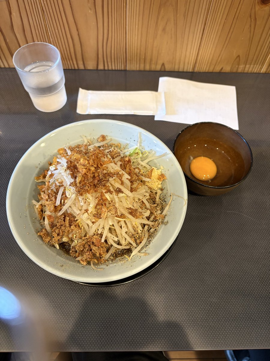 ヴィーガンになりたかったけど卵トッピングしてしまった💦チャーシュー抜いたのに意味無い