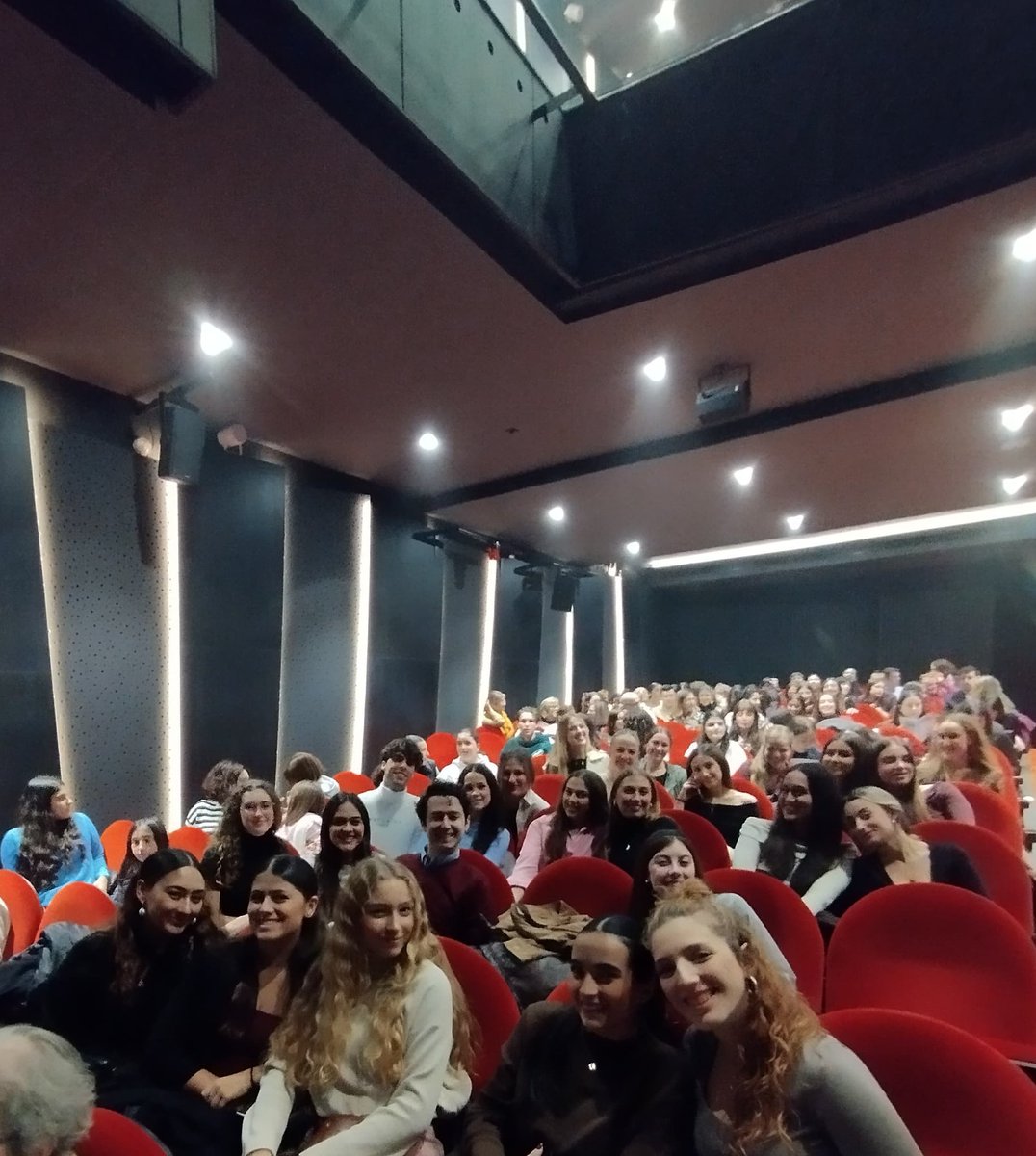 Godspell en <a href="/TeatroDelSoho/">Teatro del Soho CaixaBank</a> con <a href="/antoniobanderas/">Antonio Banderas</a> y <a href="/lucialacarra/">Lucia Lacarra</a> 
Gracias por la invitación,  experiencia y coloquio ❤️
#csdanzamalaga #teatrodelsoho #sohomalaga #godspell #malaga
