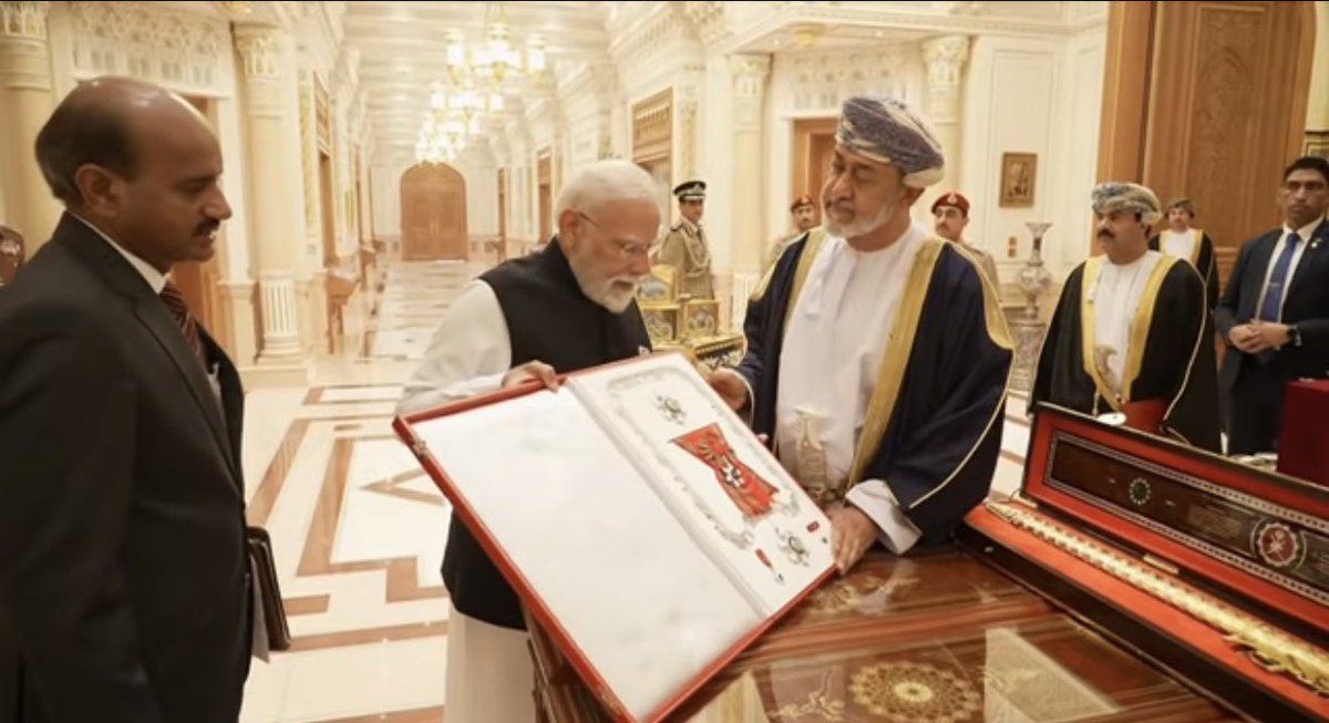 MediaExpose_'s tweet image. Oman has conferred its national honour on PM @narendramodi.
He received The First Class of the Order of Oman, an honour earlier bestowed on global icons such as Queen Elizabeth II, Emperor Akihito, Nelson Mandela and King Abdullah of Jordan.
This marks the 29th international…