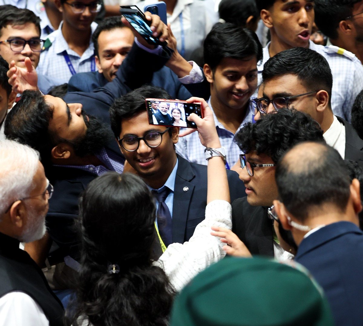 An unforgettable community programme in Muscat! 

Seeing so many students was truly wonderful. The presence of the Indian diaspora from different parts of India made it even more special. Our diaspora carries diverse traditions yet they are united by a shared sense of belonging.