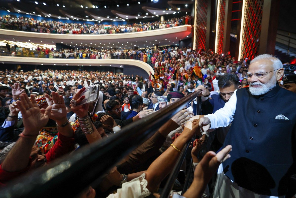 narendramodi's tweet image. Some more glimpses from the community programme in Muscat…

The affection, pride and emotional connect reflect the strength of our people-to-people ties.