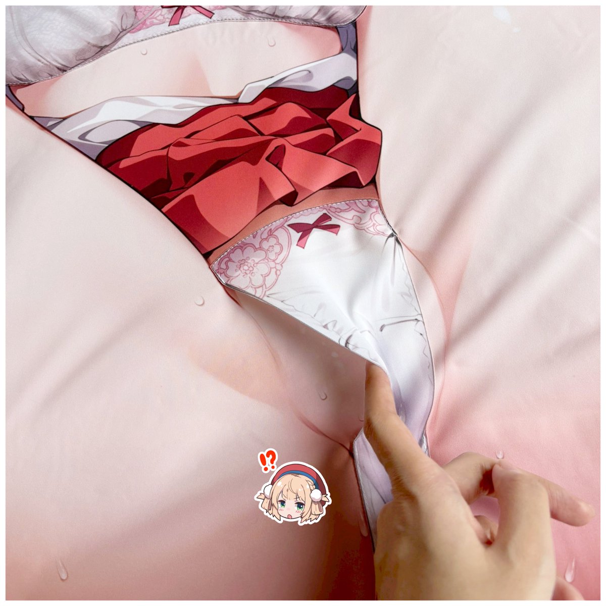 こんな感じでパンツもずらしたりできる… 