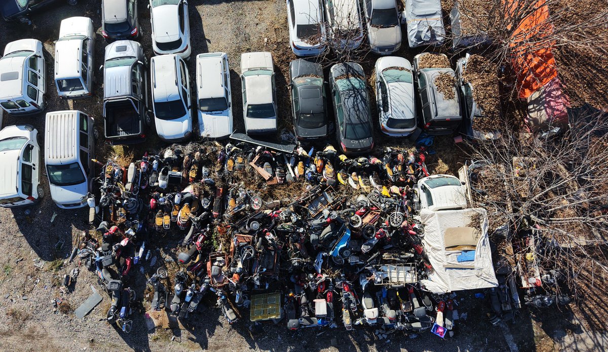 Elazığ'daki yediemin otoparkında yıllardır bekleyen yüzlerce aracın yosun tutarak çürümeye başladığı, yaklaşık 500 milyon TL'lik milli servetin kendi haline terk edildiği görüldü.