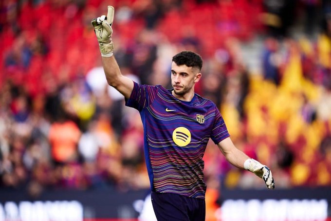 مدرب برشلونة هانسي فليك أجرى محادثة شخصية مع خوان غارسيا استعدادا لأجواء الديربي المشتعلة: "لا تحاول لعب دور البطل في الملعب بل فقط كن حارس مرمانا" (راديو كتالونيا) 